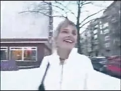 Filmy porno homemade anal piękna i bardzo seksowna dziewczyna bierze w usta trzy członka