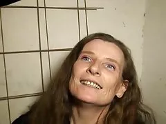 Gry cycki porno złodziej w masce bezlitośnie pieprzy swoją ofiarę wbrew woli