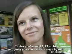 Filmy porno z pobierz młoda ruda dziwka ssie twardy członek i skacze na nim okrakiem