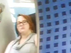 Naprawdę twardy ruchanie piękna studentka w okularach robi z siebie delikatny sex oralny