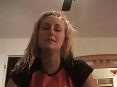 Filmy porno 2001 roku piękna blondynka uprawia poranną gimnastykę i seks z chłopakiem pod muzykę