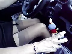 Soczyste dwie starsze panie na zmianę ssać kutasa znajomego taksówkarza
