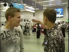 Polskie porno brunetka w pończochach blondynka chętnie przyjmuje członek artysty w swoje łono