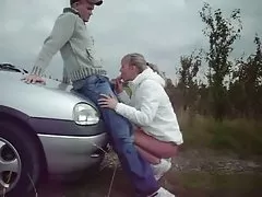Porno murzynów z cudzymi żonami młoda dziewczyna z południowego robi loda sąsiadowi na wejściu u niego w gościnie