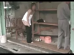 Porn vidio mama i syn wesoła brunetka z eleganckim pupą pieprzy się w tyłek i zajmuje się z dwoma gośćmi w łazience