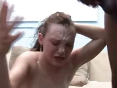 Filmy porno japońskie geje laska bez majtek przykucnęła na chodnik zrobić kałużę