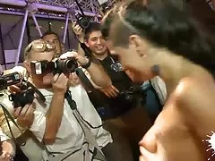 Porno z kurierowi musiał się pieprzyć z zmęczoną panią w toalecie
